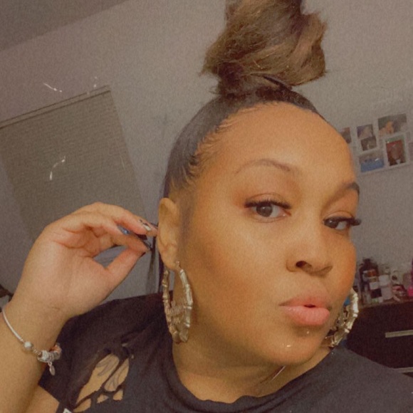 Meet your Posher, Janet - Picture 1 of 1